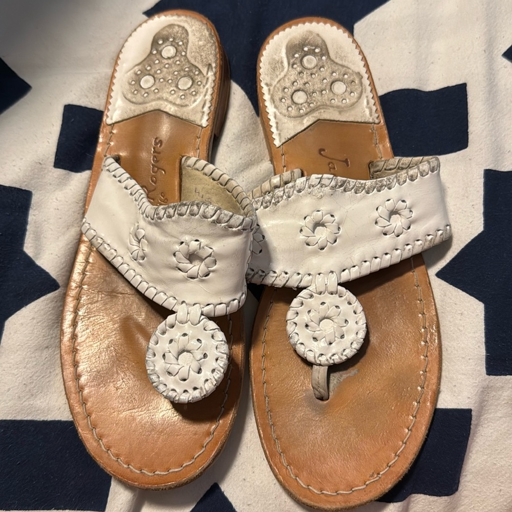 Well loved jack rogers size 8